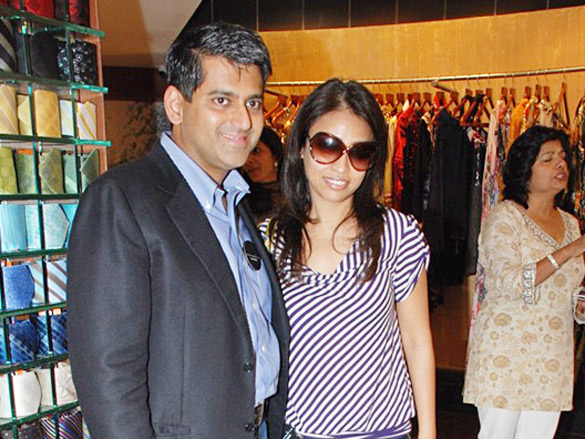 dia mirza at the launch of i love mumbai exhibition organized by samsaarathe luxurious abode of fashion 46