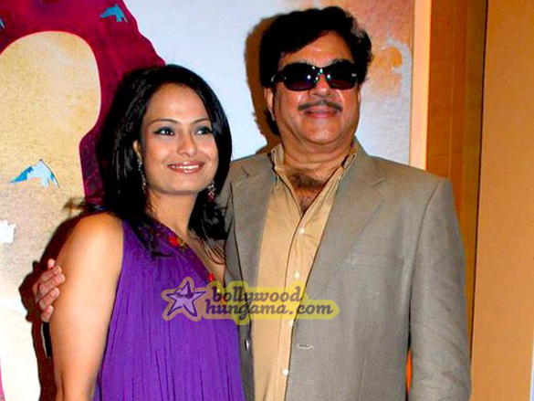 mona singhsonakshi walk for pallavi at lakme india fashion week 2009 10
