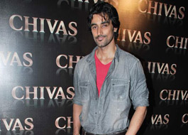 Kunal Kapoor has decided against being overtly choosy
