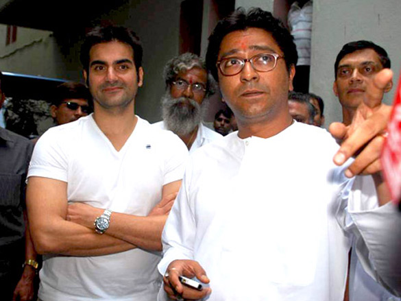 raj thackeray watches dabangg 2