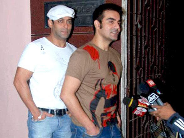 salman arbaaz and karan at dabanggs screening 5