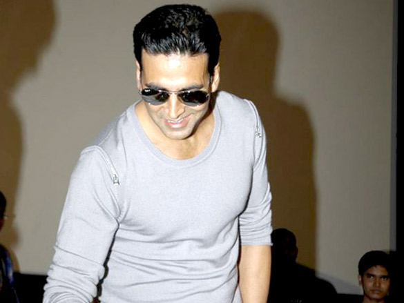 akshay kumar unveils action replayy first look on his birthday 2