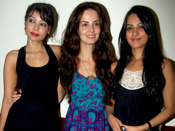 special show of benny and babloo for bar dancers 5
