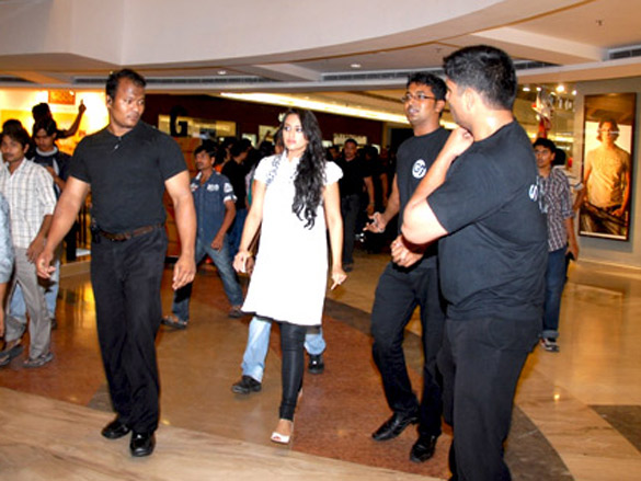 salman khan at inorbit mall hyderabad promoting dabangg 6