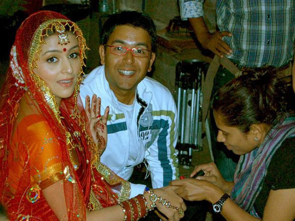 on the sets of dus tola 37