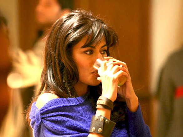 on the sets of yeh saali zindagi 6