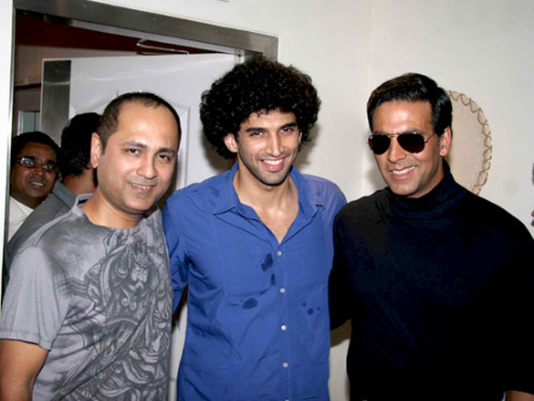 Akshay Kumar promotes Action Replayy at Polyesther Disc