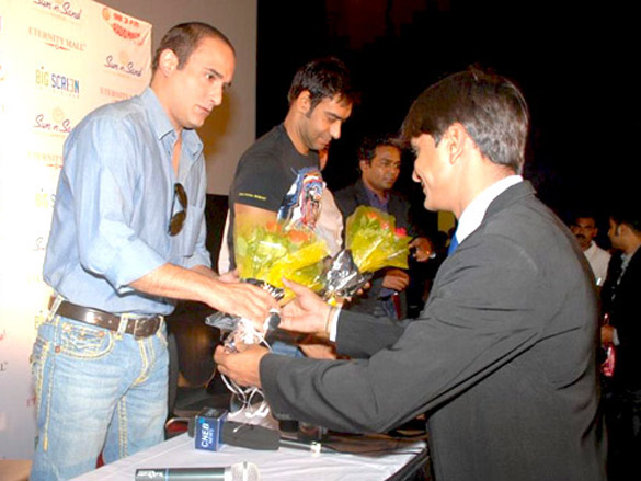 ajay devgn and akshaye khanna at a promotional event of aakrosh in nagpur 4