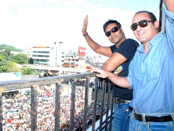 ajay devgn and akshaye khanna at a promotional event of aakrosh in nagpur 8