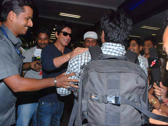 shahrukh khan returns to mumbai from don 2 shoot 3