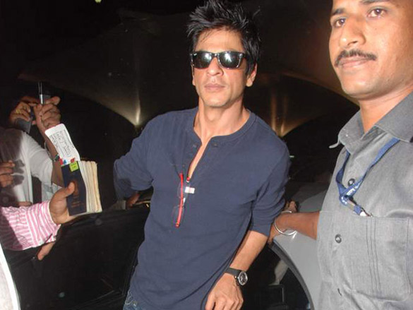 shahrukh khan returns to mumbai from don 2 shoot 5