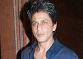 SRK gets a rare honor to sign Town Hall’s guestbook SRK gets a rare honor to sign Town Hall’s guestbook