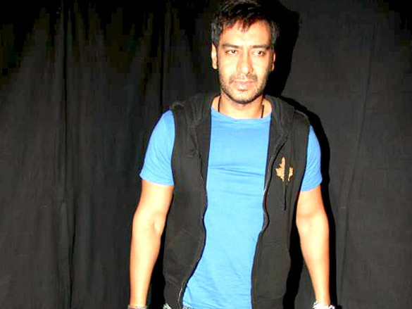 golmaal 3 cast on the sets of kaun banega crorepati 4 11