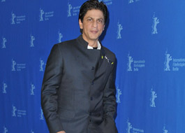 SRK in middle of controversy once again,courtesy Lux Cozy