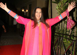 Shabana and Jaya dance to ‘Munni Badnaam’ at Shabana’s birthday party