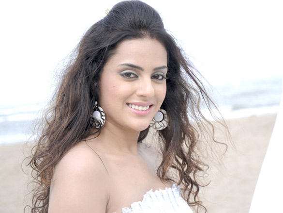 sara khan 4