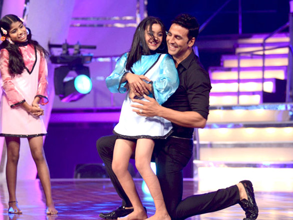 akshay kumar and anushka charm on chak dhoom dhoom 9