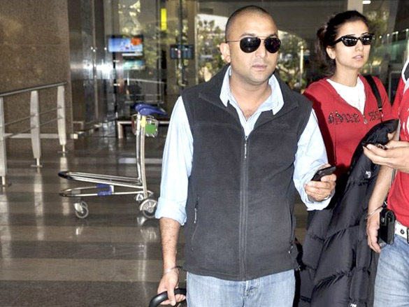 bobby deol returns to mumbai after promoting yamla pagla deewana in delhi 4