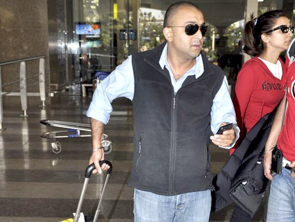 bobby deol returns to mumbai after promoting yamla pagla deewana in delhi 7