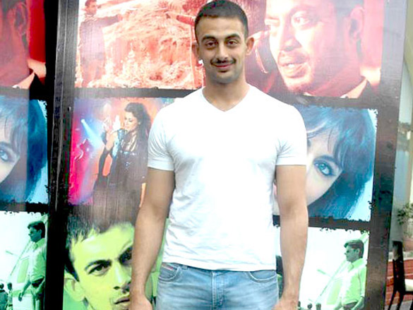 chitrangda singh promotes yeh saali zindagi 7