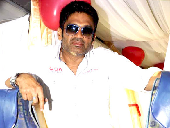 akshay and suniel promote thank you 5