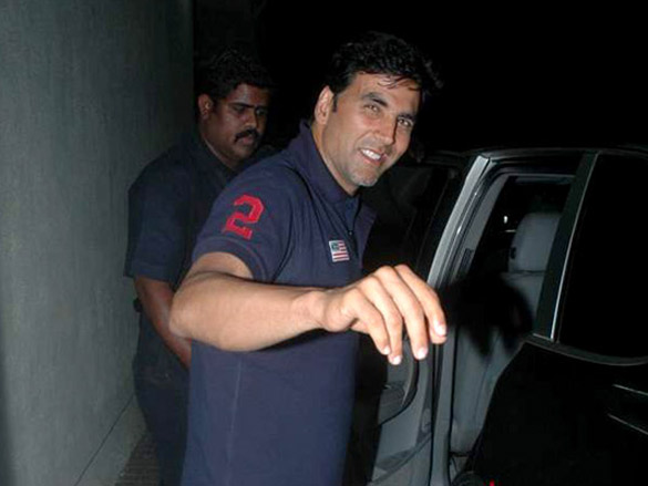 akshay and suniel at thank you special screening 11