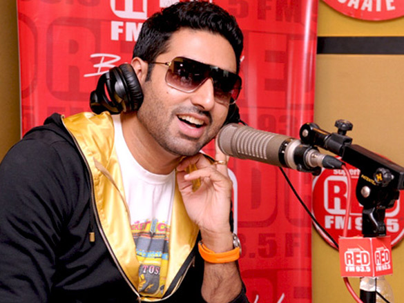 abhishek sings live on red fm 93 5 2