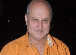 “This is not a passing phase, it’s a movement” – Kher pledges support to Hazare