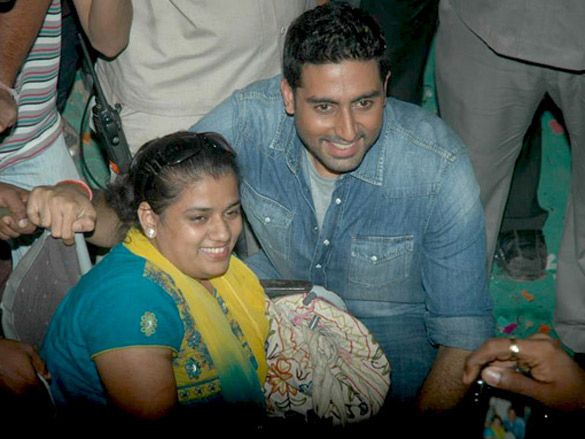 abhishek bachchan promotes dum maaro dum at no smoking concert 10