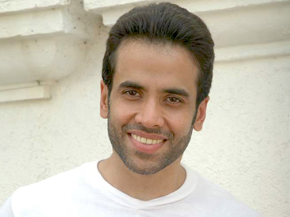 tusshar at a promotional event of shor in the city 7
