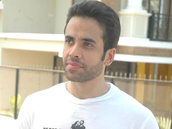 tusshar at a promotional event of shor in the city 9