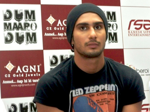 press conference of dum maaro dum at oberoi mall 5