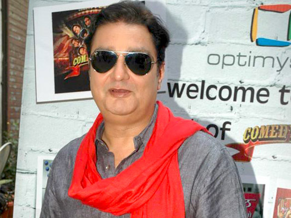 vinay pathak promote chalo dilli 6