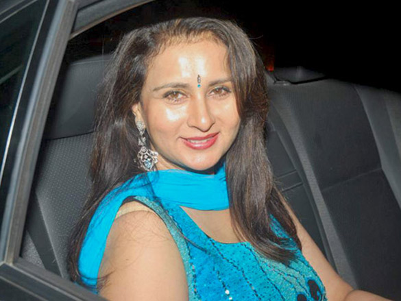lara dutta and krishika lullas special screening of chalo dilli 15