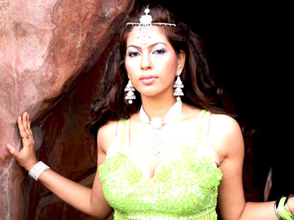 cast of bhindi baazaar inc spotted at water kingdom 8