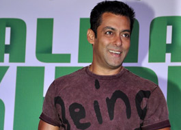 Salman writes and records the opening lines for promo of Chillar Party