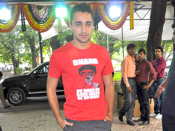 delhi belly cast unveil akp t shirts at garment fair 11