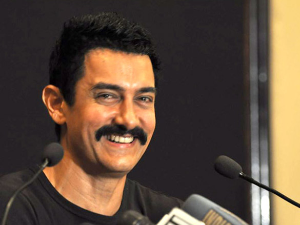 aamir khan unveils his item number song in delhi belly 2