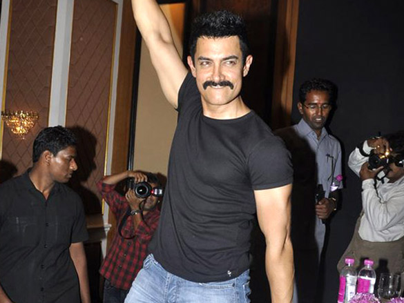 aamir khan unveils his item number song in delhi belly 4