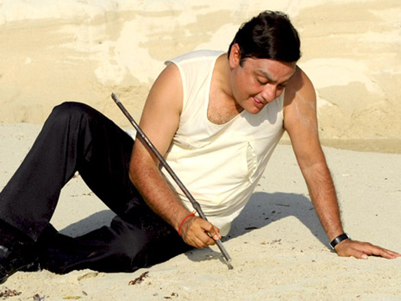 vinay pathak 19