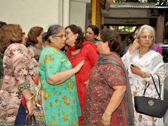 waheeda helen and asha parekh at chillar party screening 7