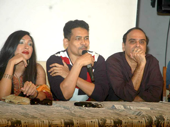 rituparna at warning film press meet 4