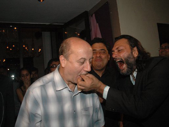 success party of khosla ka ghosla 6