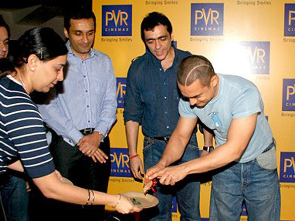 chief guest aamir khan at the inauguration of pvr cinemagoregaon 9