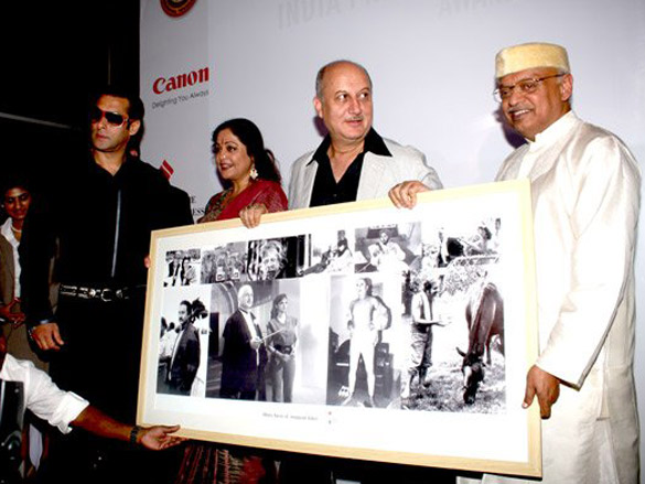 salman khan at the indian express photo awards function 5