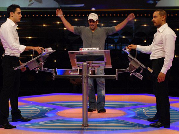 salman khan with contestants aamir khan and imraan khan on the sets of the game show 10 ka dum 2