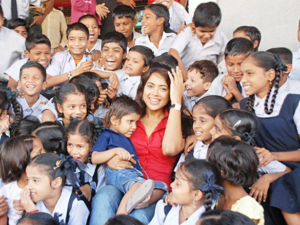 sameera reddy celebrates xmas along with the children at cinemax 2