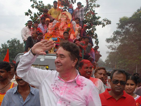 kapoors celebrating the age old tradition of ganesh visarjan with pomp this year too 7