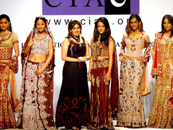 archana kochhar unveiled her bridal collection at ncpa with raima sen 2