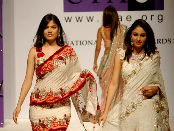 archana kochhar unveiled her bridal collection at ncpa with raima sen 6
